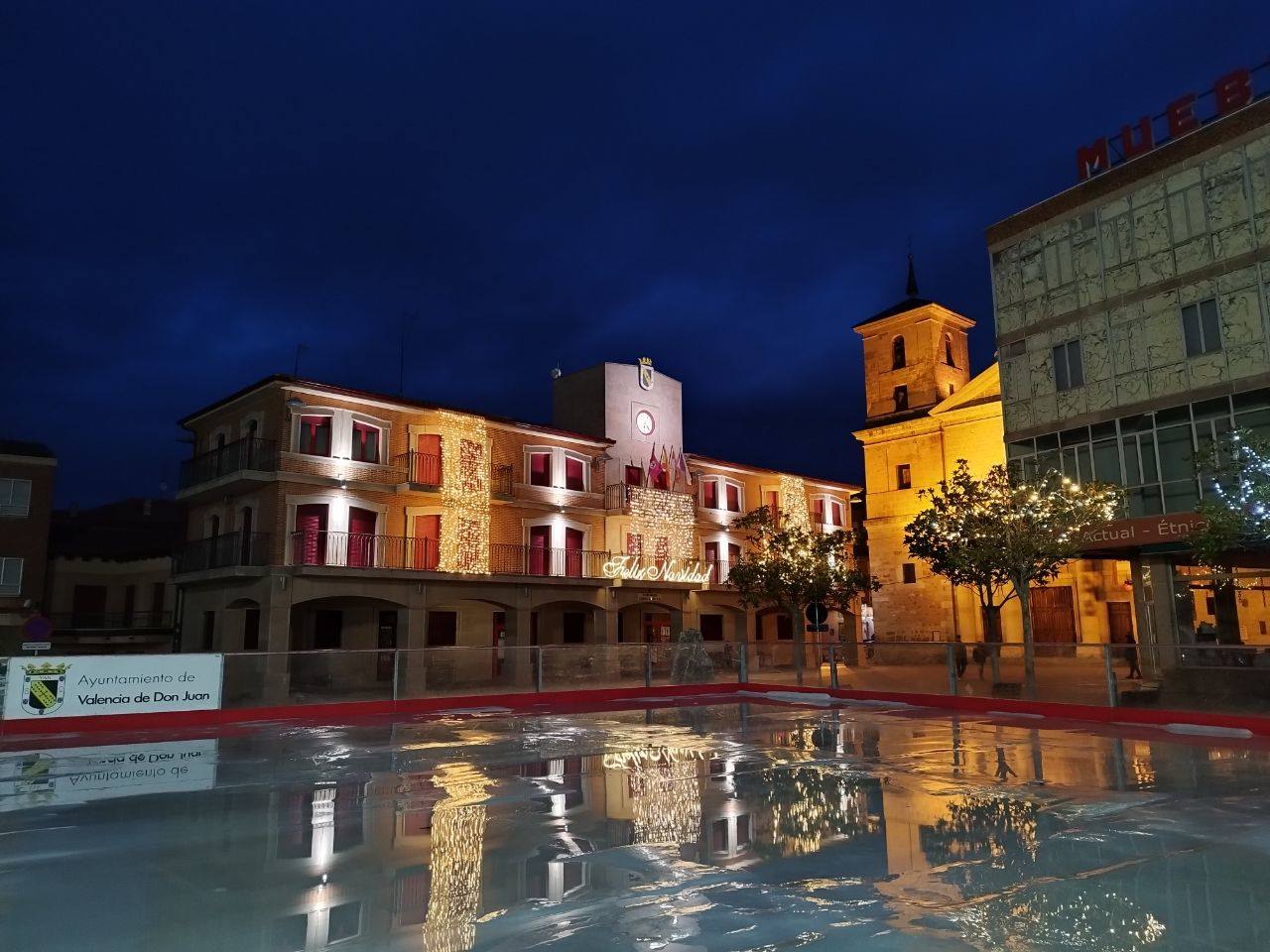 Abre la pista de hielo en Valencia de Don Juan
