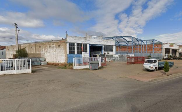 Fallece un trabajador de una fábrica de La Bañeza al quedar atrapado en un torno de desenrollar madera