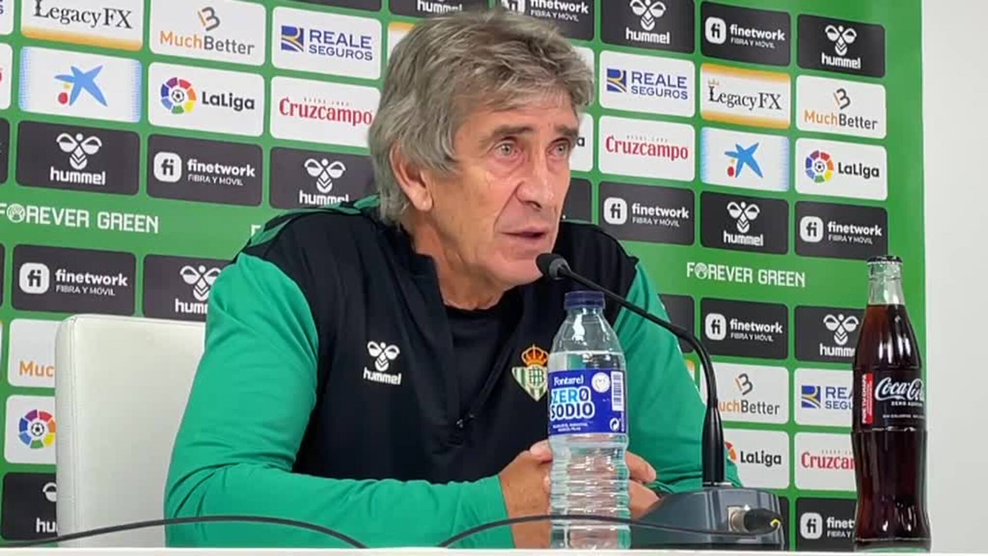 Pellegrini: "El club no está en el mercado de fichajes, ojalá que no salga nadie"
