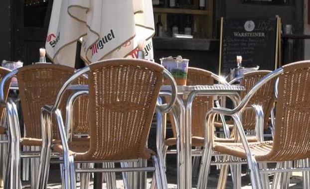 El edil no adscrito de Ponferrada exige al Ayuntamiento que restablezca la legalidad urbanística en una terraza de hostelería