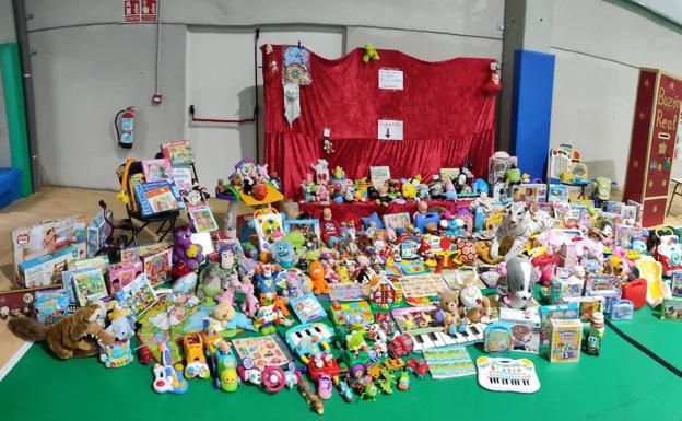 Cembranos entrega los juguetes de la recogida solidaria al Banco de Alimentos de León