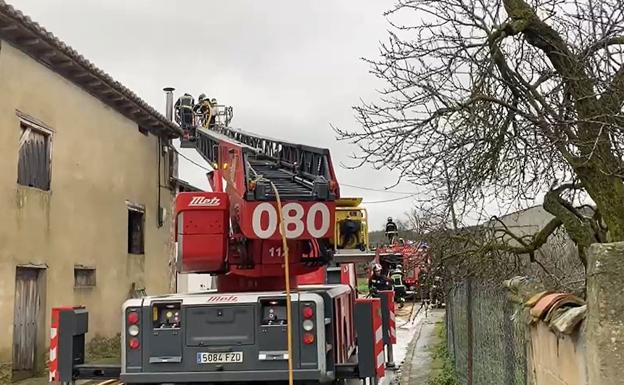 Los Bomberos de León sofocan un incendio en la chimenea de una vivienda de Quintanilla de Rueda