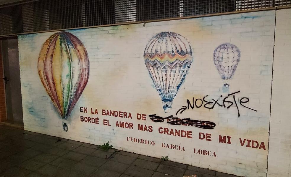 San Andrés denuncia una pintada homófoba en un mural en recuerdo de García Lorca