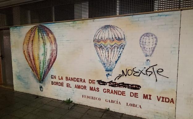San Andrés denuncia una pintada homófoba en un mural en recuerdo de García Lorca