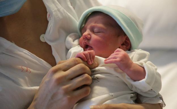 El primer bebé del año 2023 en León nació a las 4.30 horas