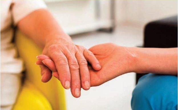 Familia amplía el periodo de cómputo de experiencia laboral de los profesionales del sector de los cuidados