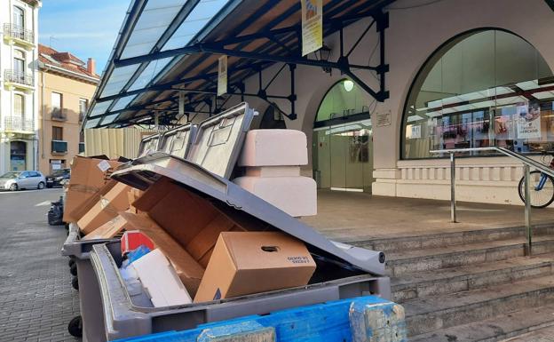 Ciudadanos pide mejoras en la recogida de basura en la zona del Mercado del Conde Luna