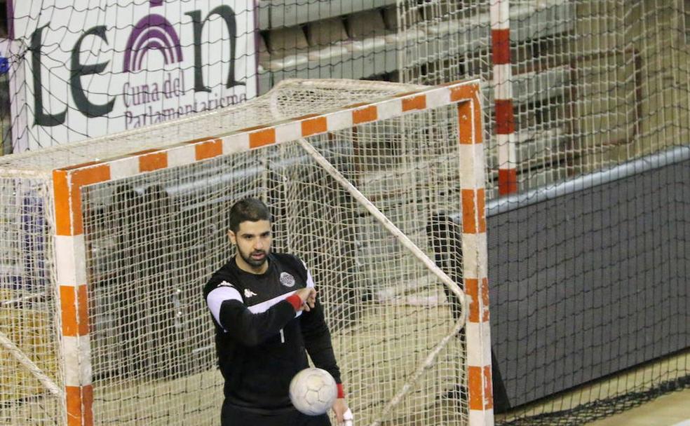 Saeid sí, Panos no: la portería protagoniza la vuelta del Ademar a los entrenamientos