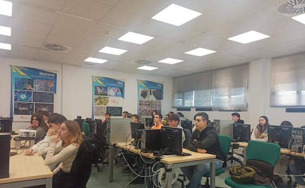 Los alumnos del Colegio La Asunción visitan el CRAI-TIC