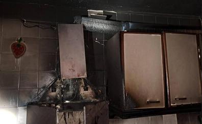 El aceite de una sartén provoca un pequeño incendio en una vivienda de Villafranca del Bierzo