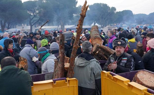 Seis heridos por la explosión de una hoguera en la concentración motera de Pingüinos