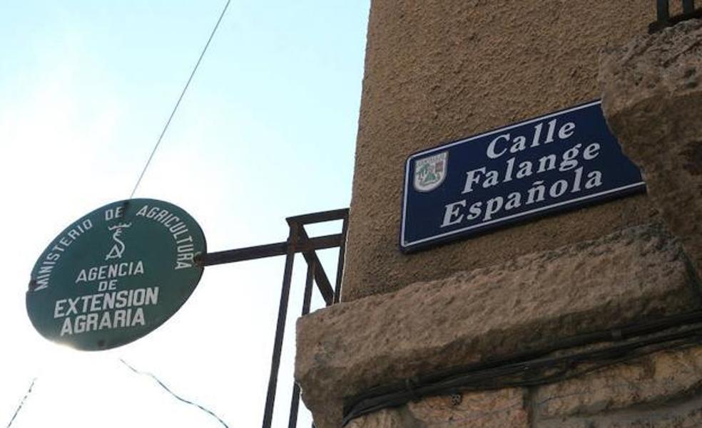 Molinaseca, San Andrés del Rabanedo, Valencia de Don Juan y Villamandos rehúsan hacer los cambios para cumplir la Ley de Memoria Histórica