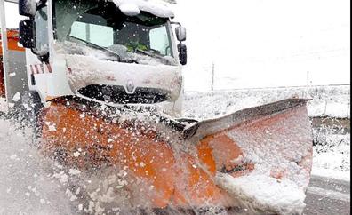 El Gobierno activa 69 máquinas quitanieves y 13.000 toneladas de fundentes para hacer frente a las nevadas en León
