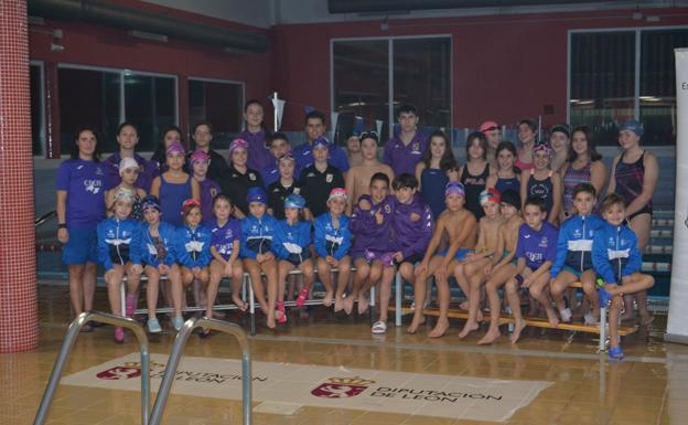 Laia Santos y Daniela Alonso brillan en la liga territorial de natación