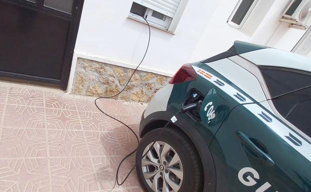 Denuncian que los vehículos eléctricos de la Guardia Civil están parados por falta de puntos de recarga