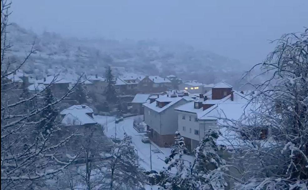 Las condiciones meteorológicas retrasan algunos trenes entre León y Asturias