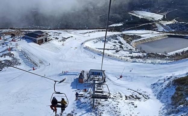 La Diputación confía en que caiga la suficiente nieve para abrir las estaciones de esquí «con la calidad que merecen los usuarios»