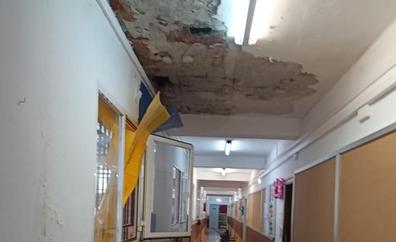 Otro colegio en 'ruinas': reubican a los alumnos del Quevedo por goteras y desprendimientos de techo