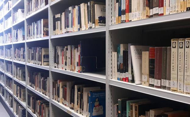 La Biblioteca Pública «echa» a los asistentes a los debates filosóficos por no estar inscritos