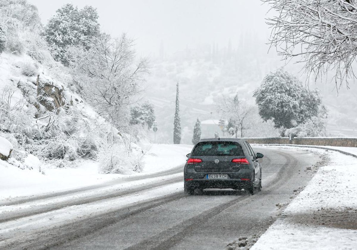 Cómo actuar si te alcanza un temporal de nieve en carretera