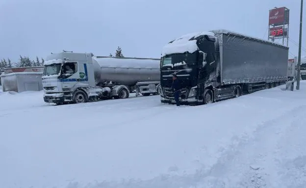 La nieve cierra diez carreteras en la provincia y obliga al uso de cadenas en otras nueve