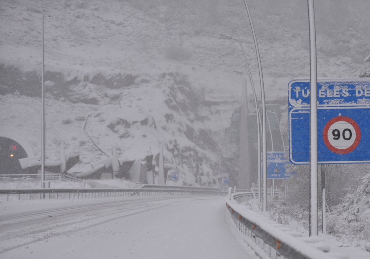 La DGT indica qué significan los colores de una nevada en carretera