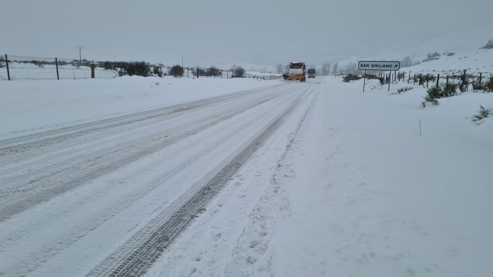 La nieve colapsa las carreteras de León