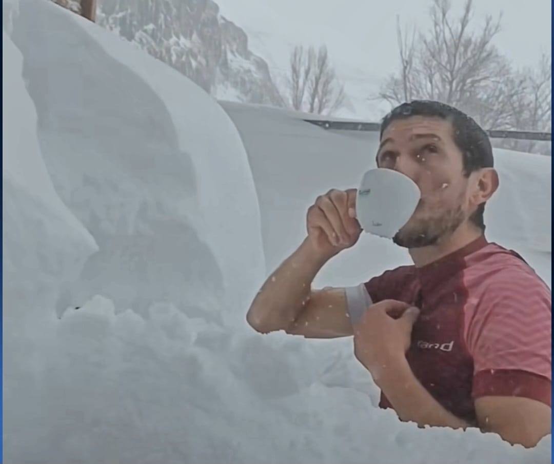 Así se forjan los campeones del mundo en León: tomando café entre montañas de nieve