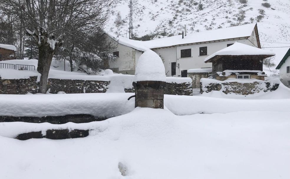 Medio metro de nieve en Lumajo