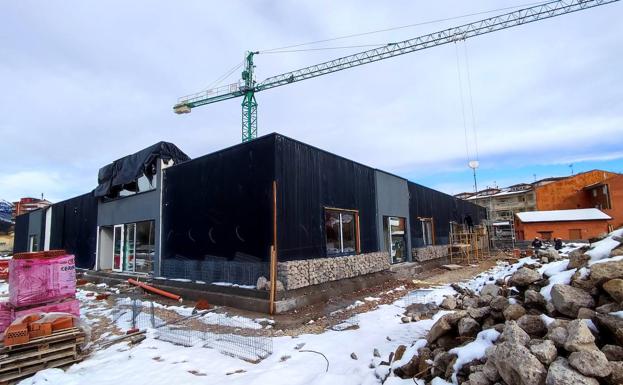 El nuevo centro de salud de La Robla hace un 'guiño' a la central térmica