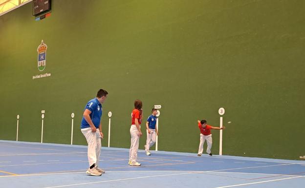 Santa María del Páramo acoge el Campeonato Pelota Mano de Castilla y León