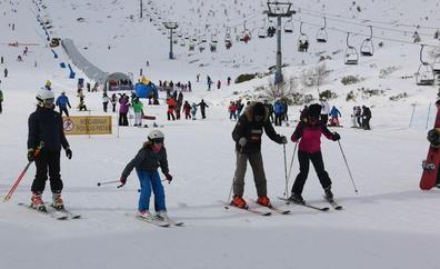 El primer fin de semana de la temporada atrae a 4.120 esquiadores a San Isidro