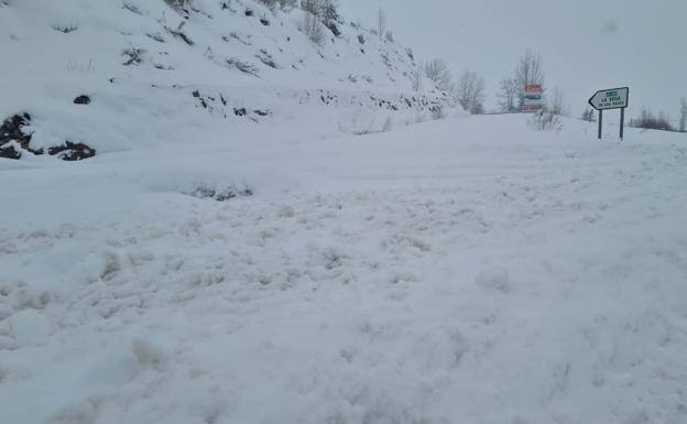 Una carretera de Boca de Huérgano, la única que permanece cortada al tráfico en la provincia