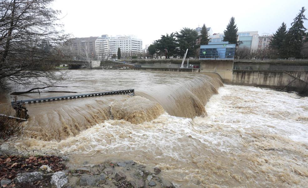 Ciudadanos exige al Ayuntamiento que «haga sus deberes» y limpie el cauce del Bernesga ante posibles crecidas e inundaciones