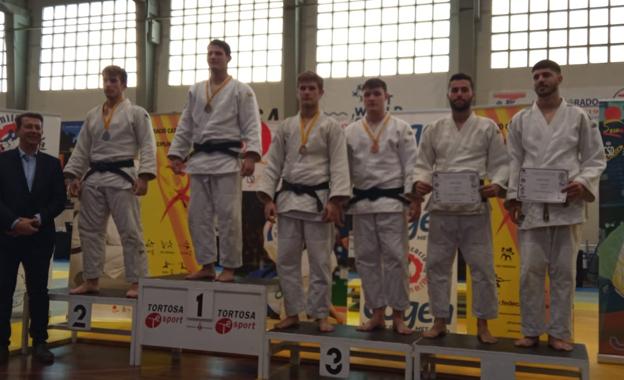 El leonés Pablo Fernández se cuelga el bronce en la prestigiosa Supercopa de España