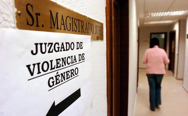 Santocildes exige que cada uno de los siete partidos judiciales de León tenga un abogado especializado en violencia de género