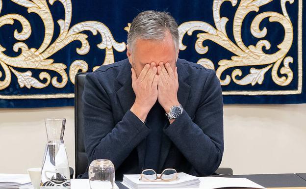 Los Servicios Jurídicos de las Cortes respaldan la actuación de Pollán en el pleno interrumpido por un error en la votación