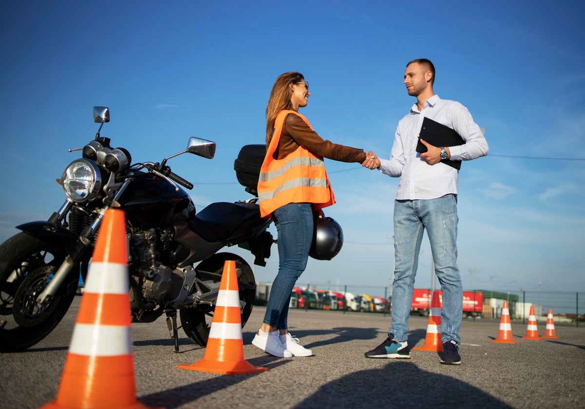 Ventajas y desventajas de comprarle una moto a tu hijo