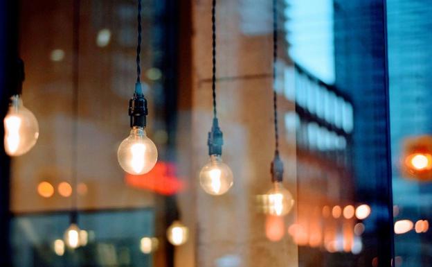 El precio de la luz sube este domingo hasta los 67,22 euros/MWh