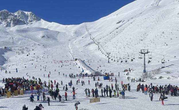 San Isidro y Valle Laciana-Leitariegos reciben a más de 8.600 esquiadores
