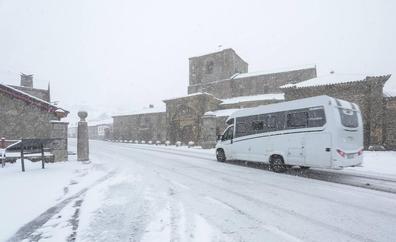 El puerto de Tarna continúa cortado por las inclemencias de la nieve