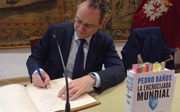 Pedro Baños presenta en la Casa de León en Madrid 'La encrucijada mundial'
