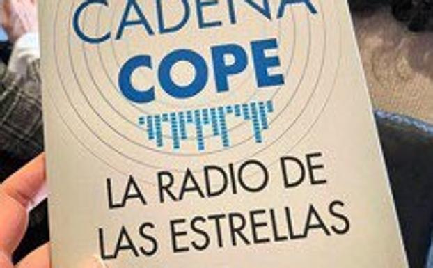 La periodista Elsa González presentará en León su libro 'Cadena COPE. La radio de las estrellas'