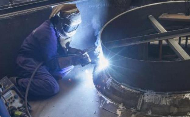 Los salarios de la industria siderometalúrgica crecen un 5,7% en 2023 por el IPC