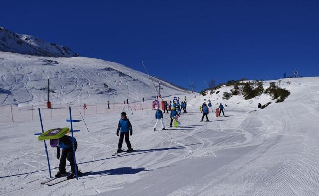 San Isidro y Valle Laciana-Leitariegos reciben a 13.614 esquiadores