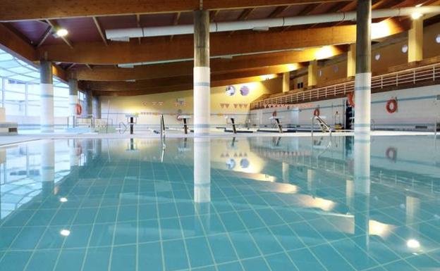 Los padres no pudieron acceder a las piscinas del Toralín para «evitar riesgos y proteger a los usuarios»