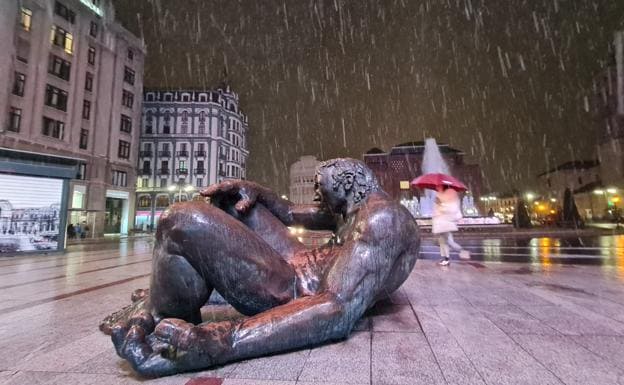 La nieve vuelve a llegar a la capital leonesa