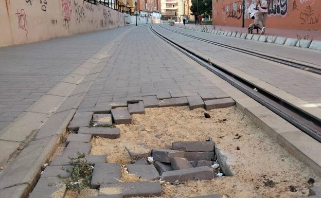 El desastre de Feve en León: trenes que no entran por los túneles y vagones de 1966