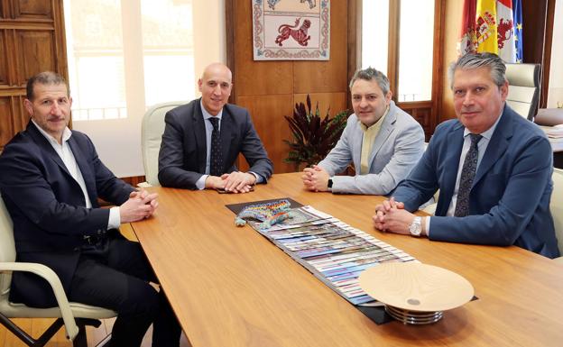 El Ayuntamiento de León creará una mesa de trabajo con los empresarios jóvenes para poner en marcha proyectos