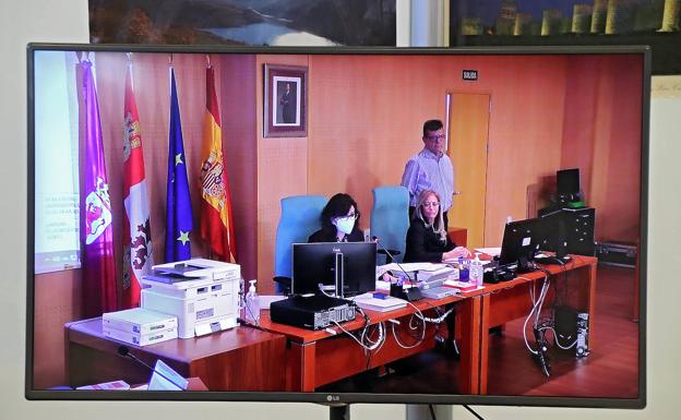 La encargados de la seguridad del pozo Emilio: «Los metanómetros se han salido de rango y se oyen voces»